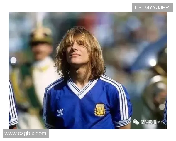 剪去足球明星的长发背后的故事与风格转变探讨